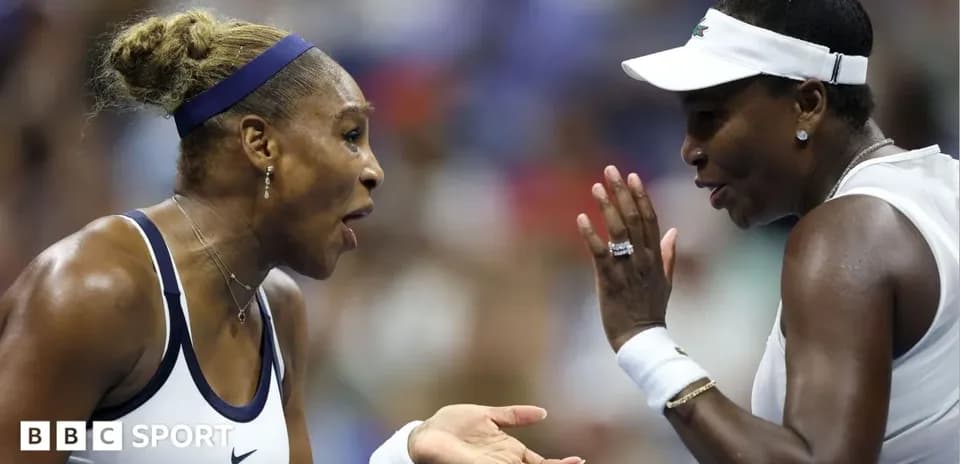 Serena and Venus Williams discussing during match