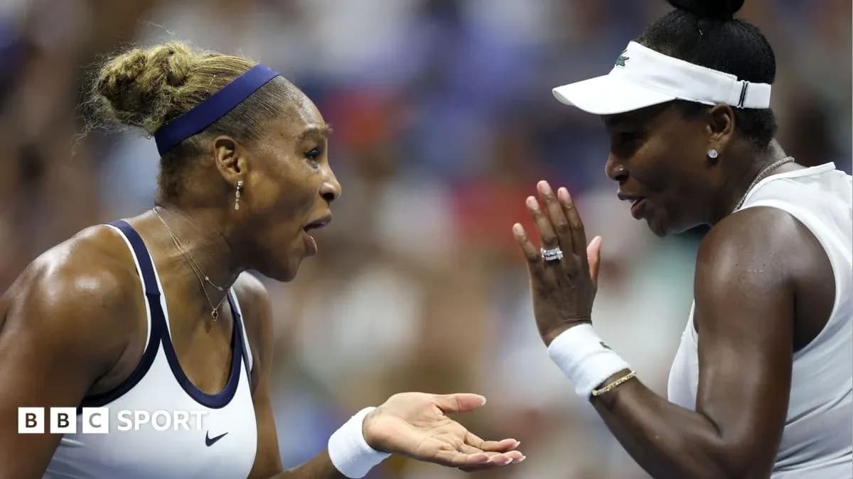 Serena and Venus Williams discussing during match