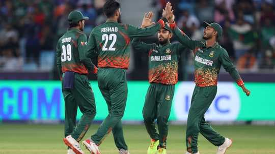 Bangladesh players celebrating a wicket on field