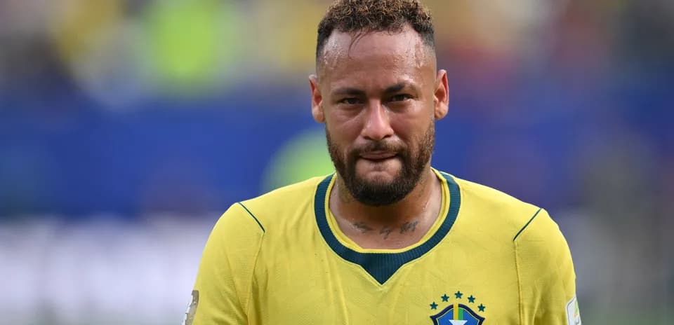 Neymar wearing Brazil jersey during match