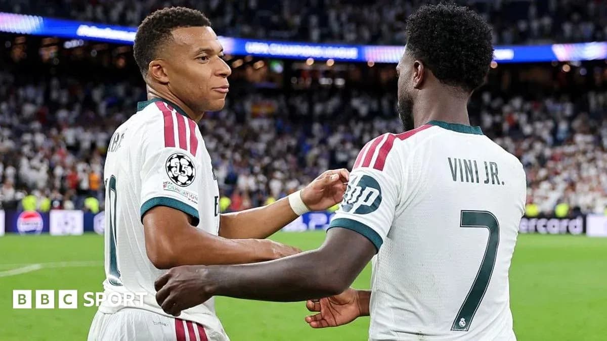 Mbappé and Viní Jr. celebrating on the field