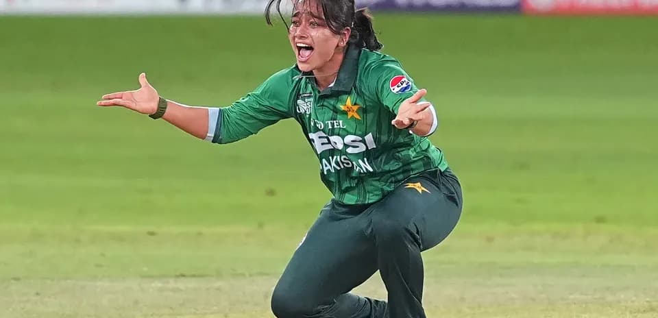 Pakistan player celebrating a catch on the field