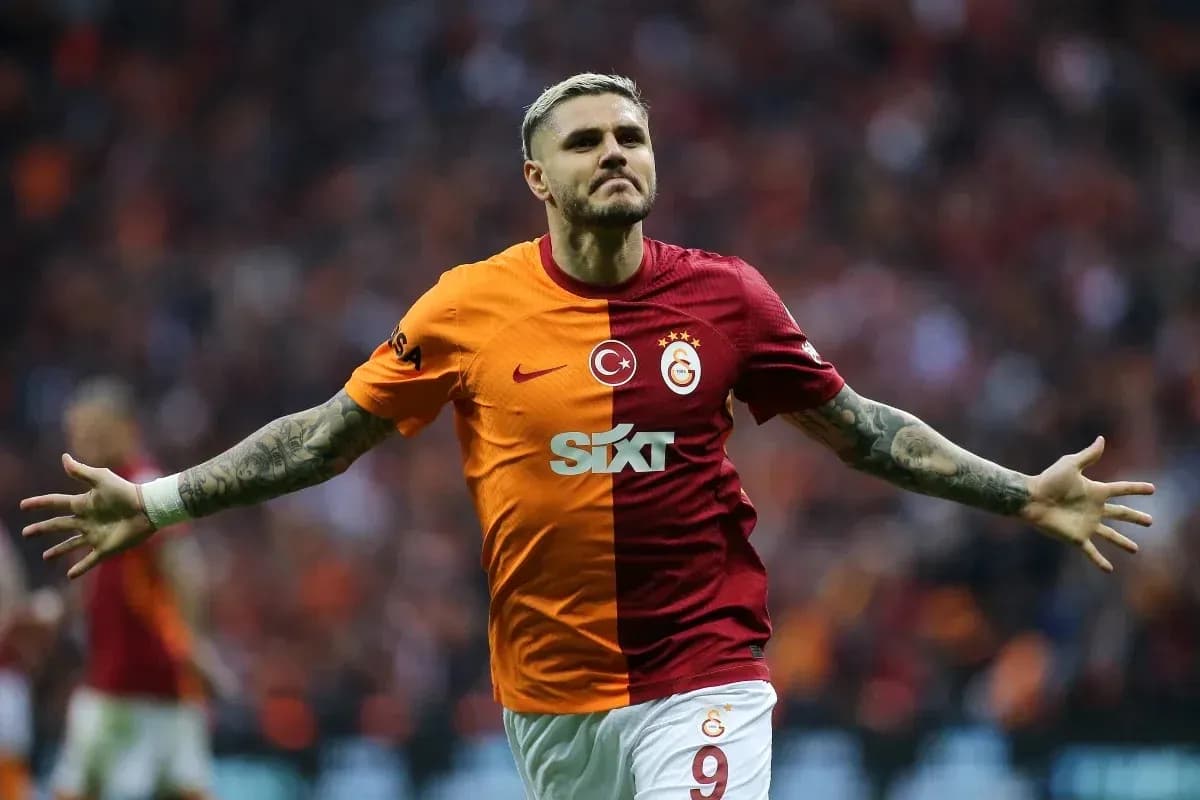Player celebrating in Galatasaray jersey during match