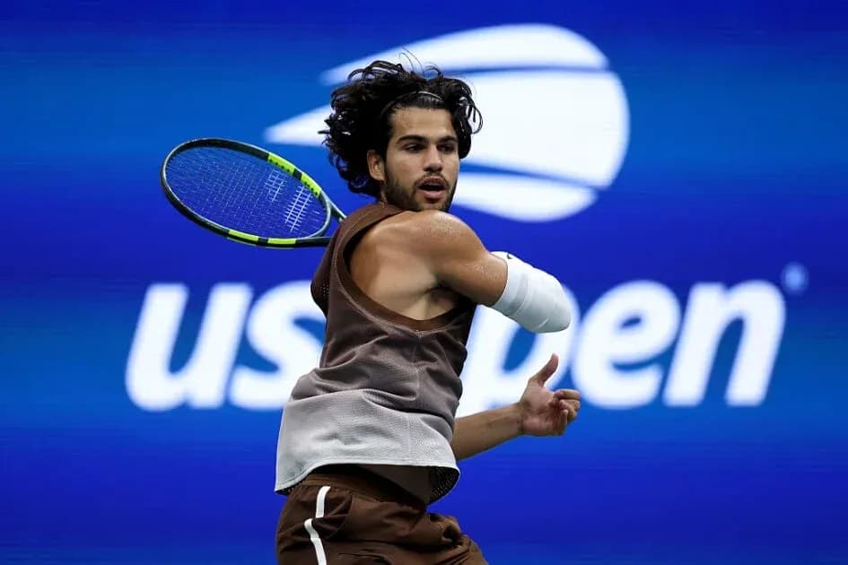 Player hitting a backhand during US Open match