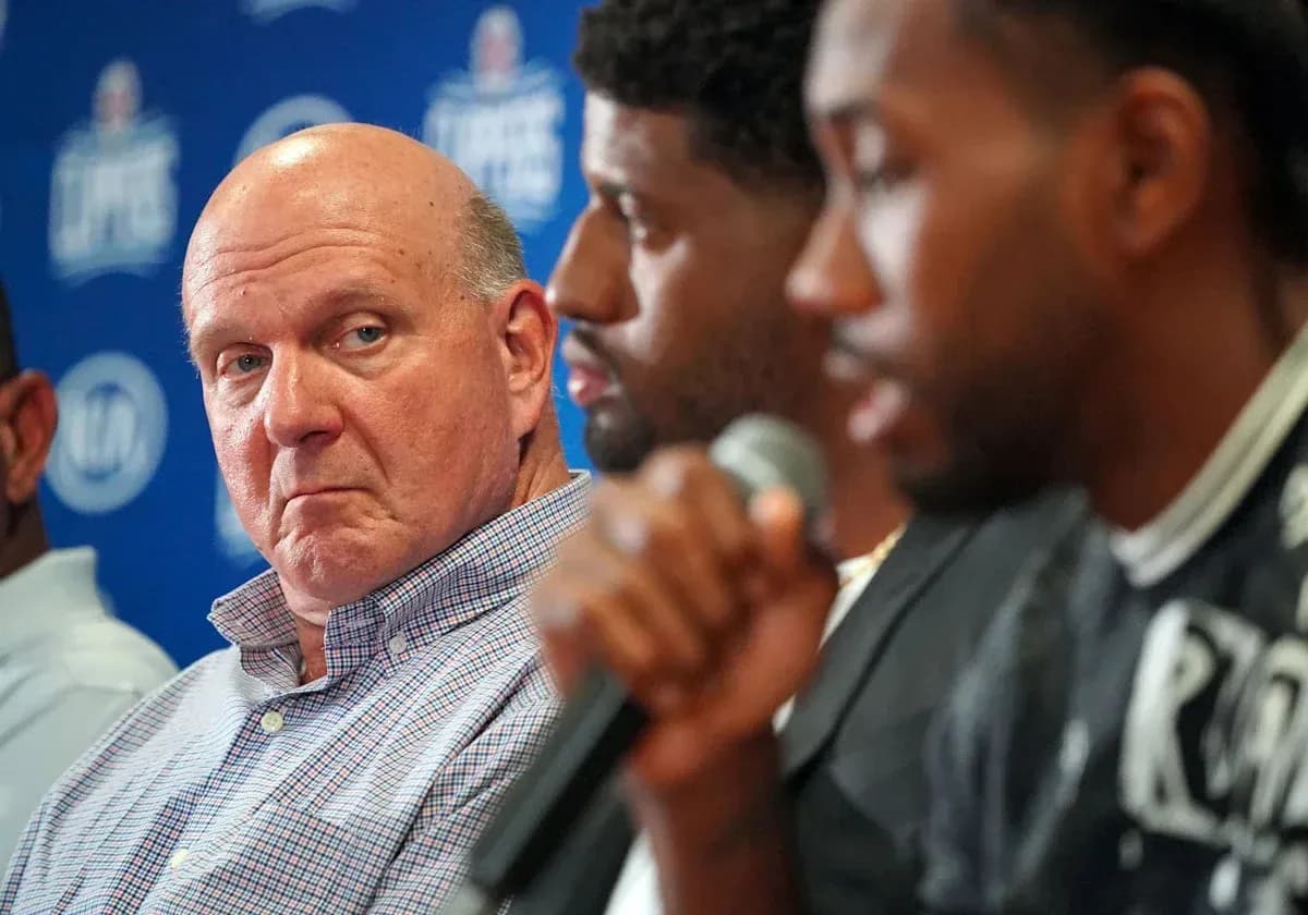Press conference with team executives and players