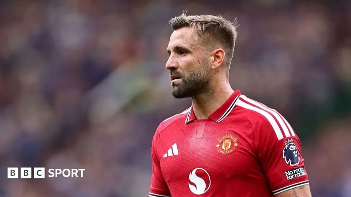 Player in Manchester United kit during match