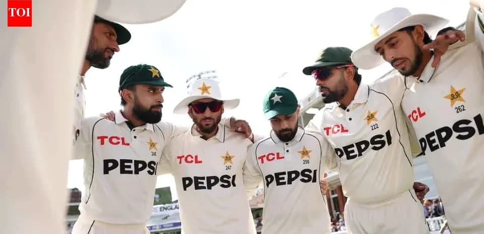 Pakistan cricket team huddled before the match