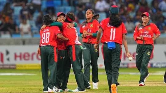 Bangladesh women's cricket team celebrating on field