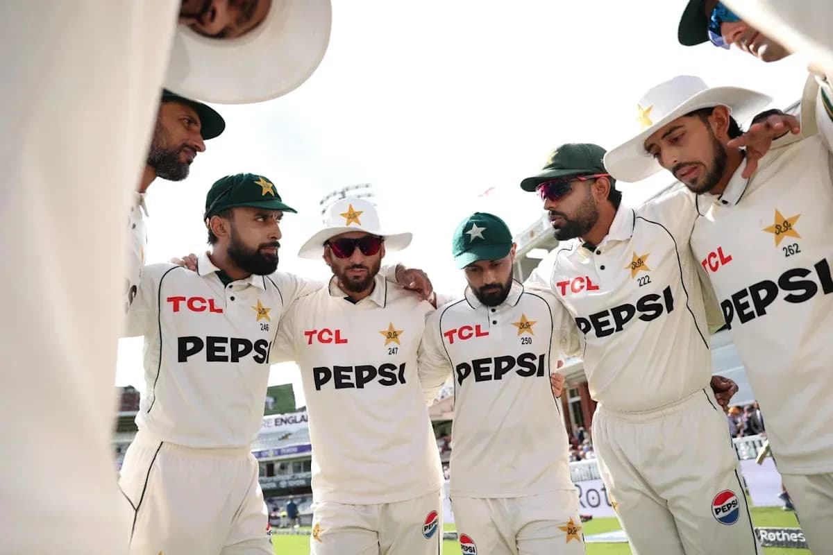 Pakistan cricket team huddled before a match