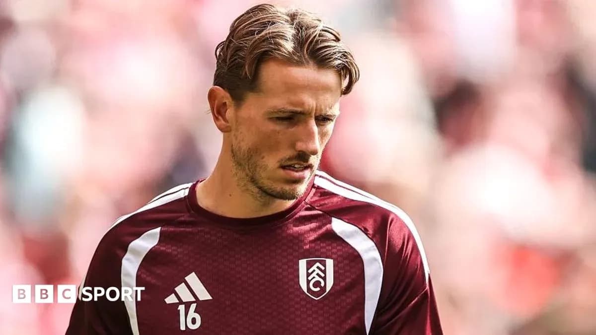 Player in maroon training kit before the match
