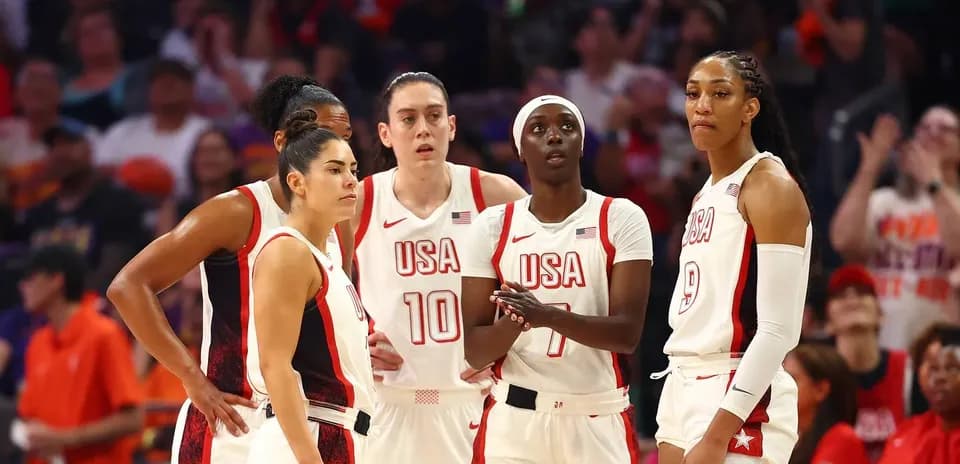 USA women's basketball team discussing during game