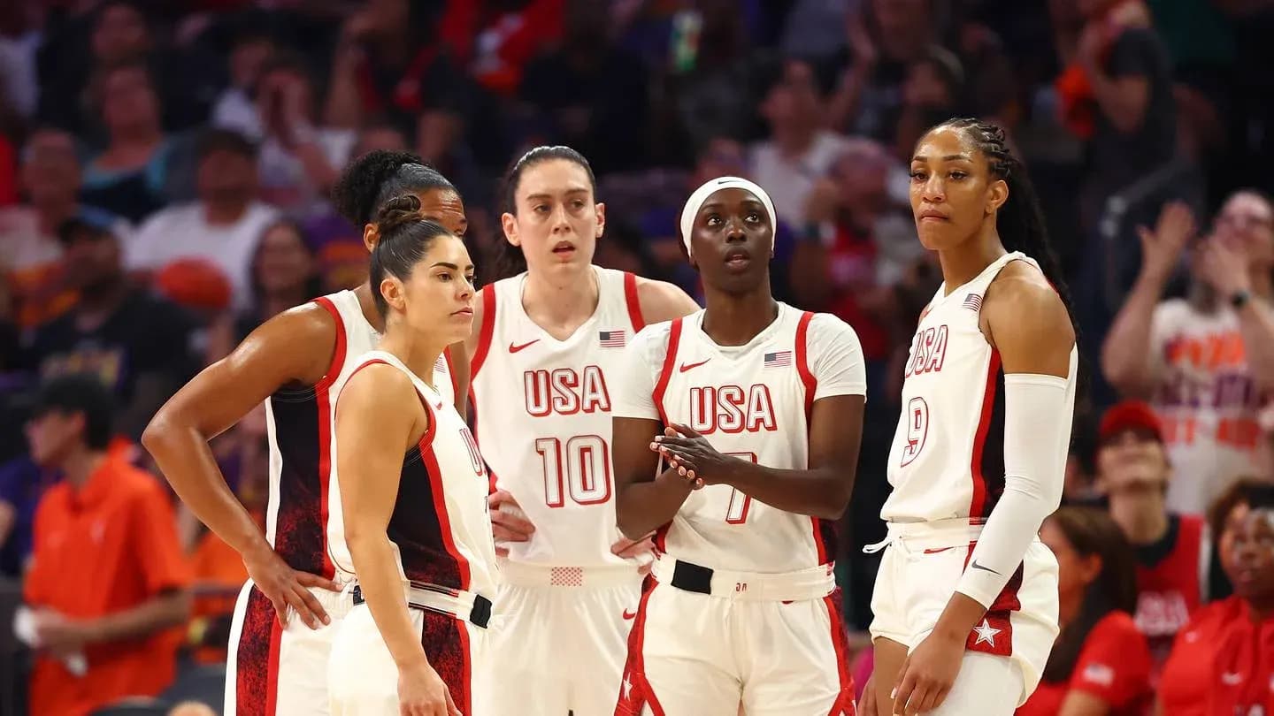 USA women's basketball team discussing during game