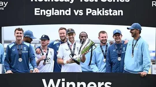 England cricket team celebrating Test series victory