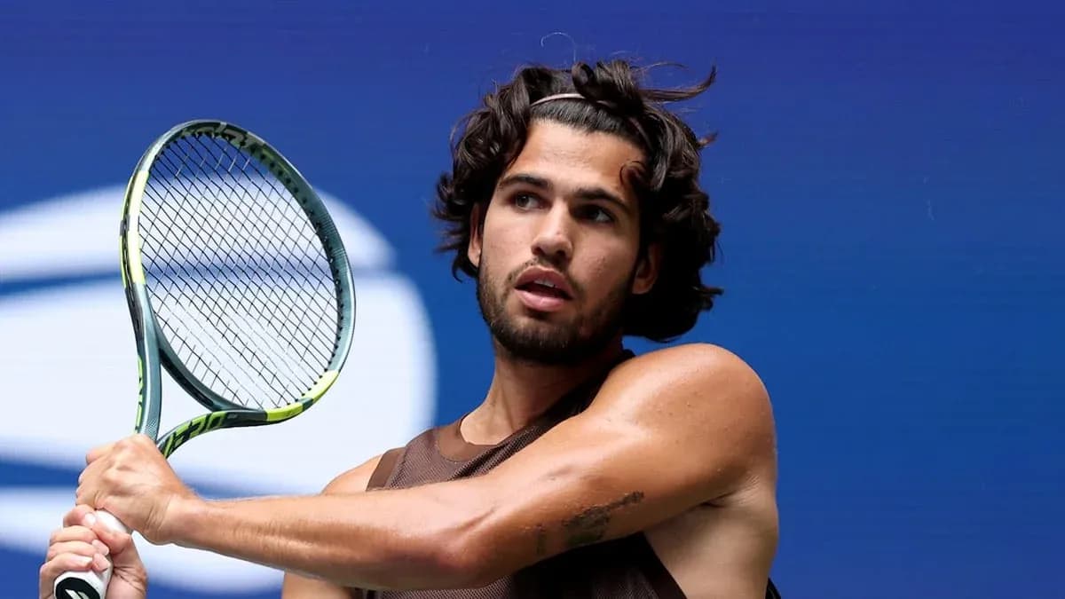 Tennis player preparing to hit a forehand shot