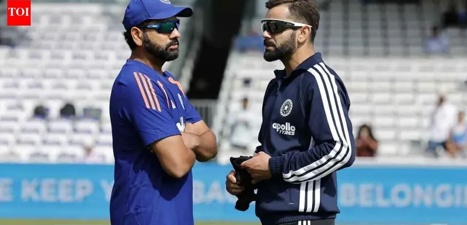 Rohit Sharma and Virat Kohli discussing on field