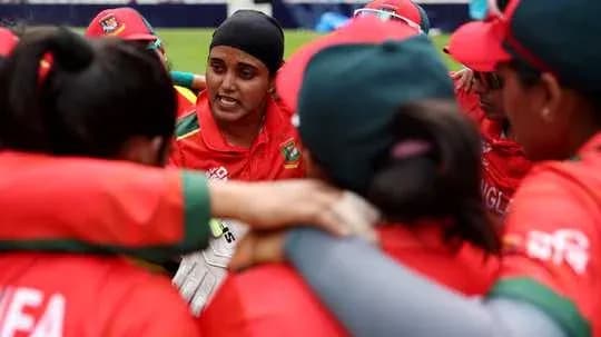 Bangladesh women's cricket team in huddle during discussion