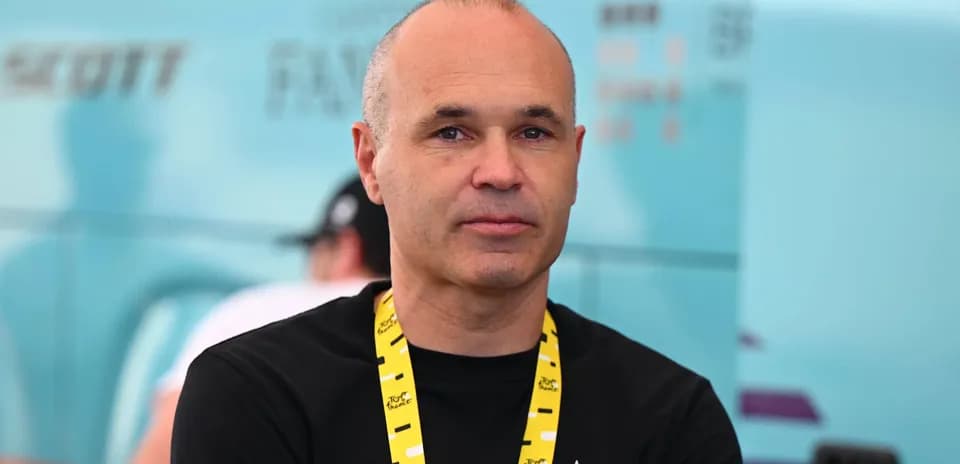Person with a yellow lanyard in a sports setting
