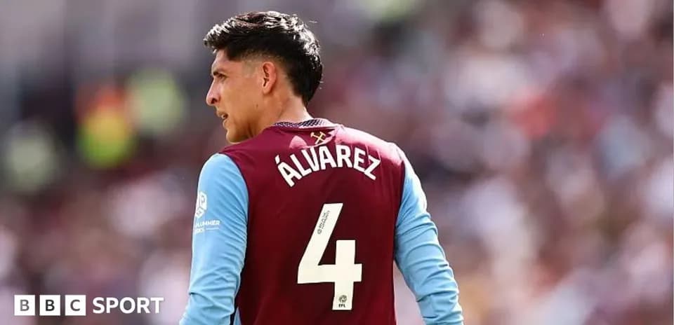 Player Álvarez in claret and blue jersey on field