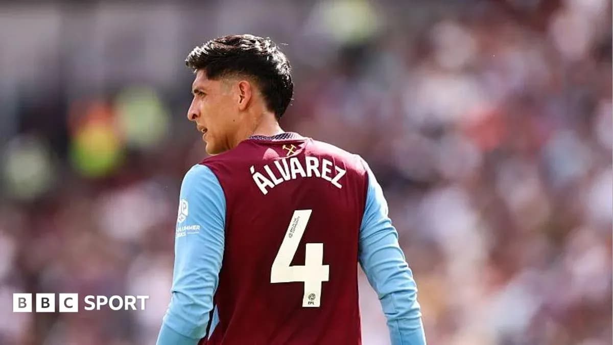 Player Álvarez in claret and blue jersey on field