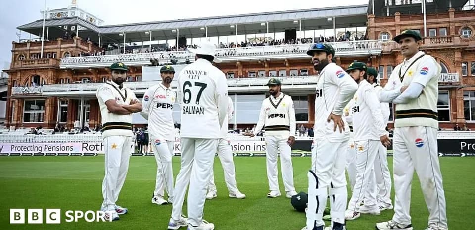 Pakistan cricket team gathered on the field at Lord's