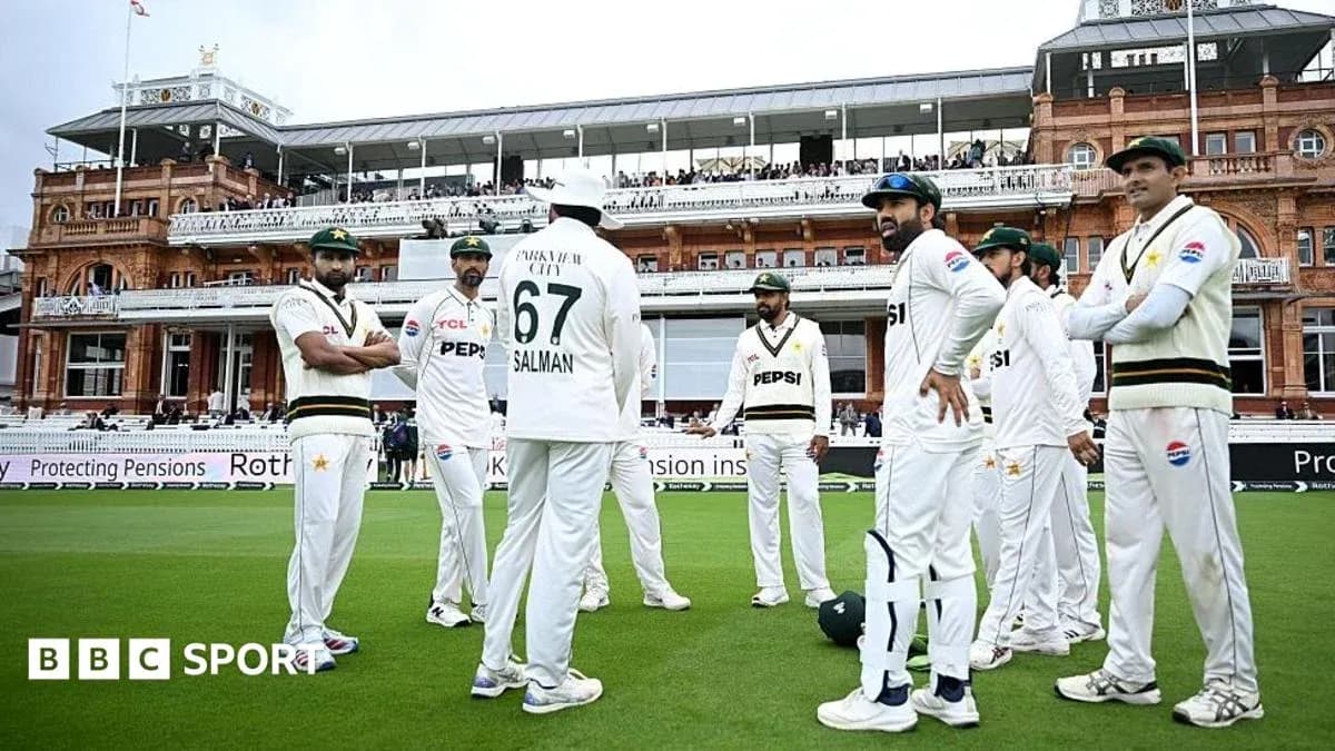 Pakistan cricket team gathered on the field at Lord's