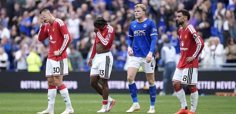Manchester United players reacting after match defeat