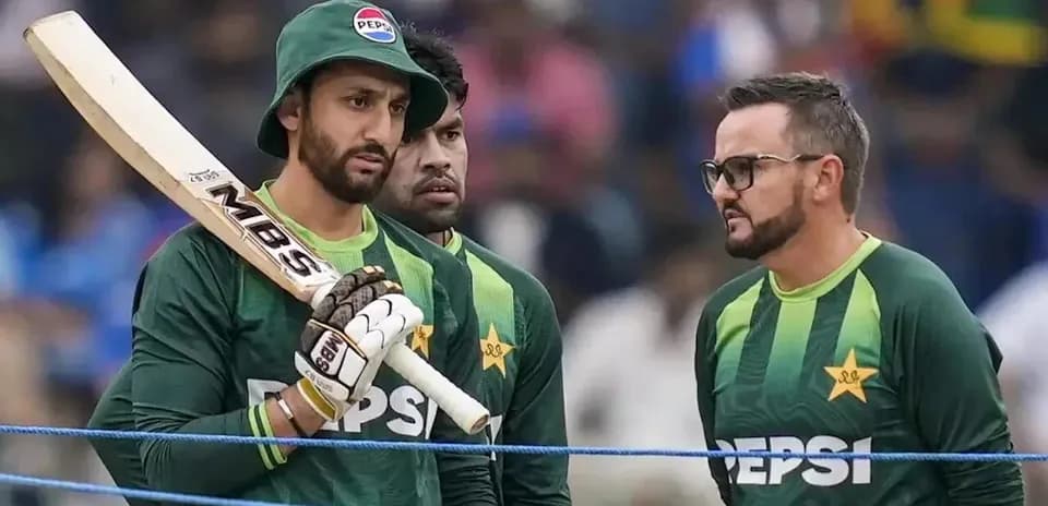 Pakistani cricketers discussing strategy before match