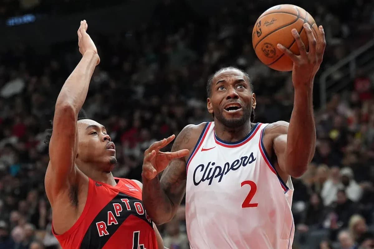 Kawhi Leonard shooting while defended by opponent Kawhi Leonard shooting while defended by opponent