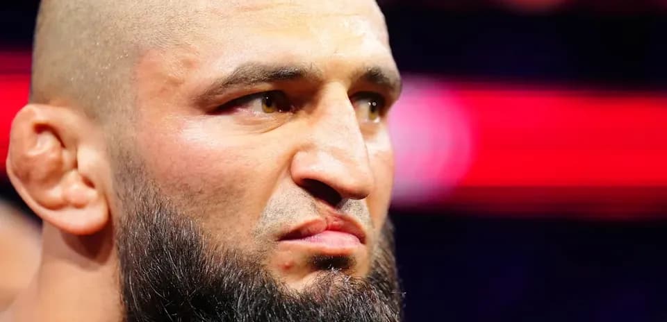 Fighter with a beard preparing for a match