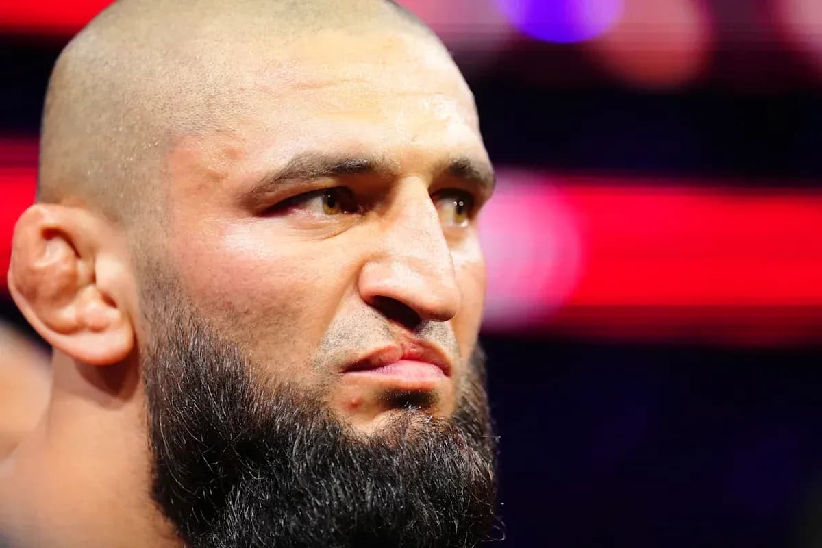 Fighter with a beard preparing for a match