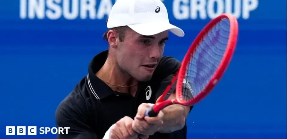 Tennis player hitting a forehand during match