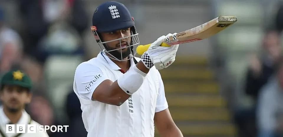 Batsman signaling during cricket match action