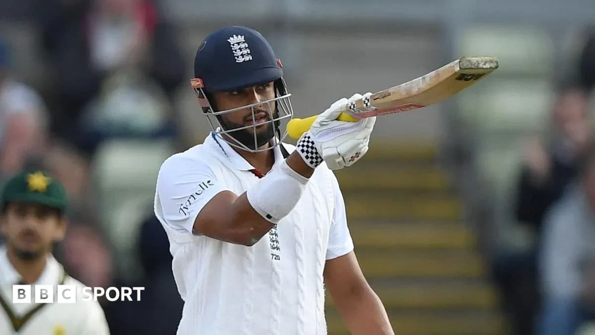Batsman signaling during cricket match action