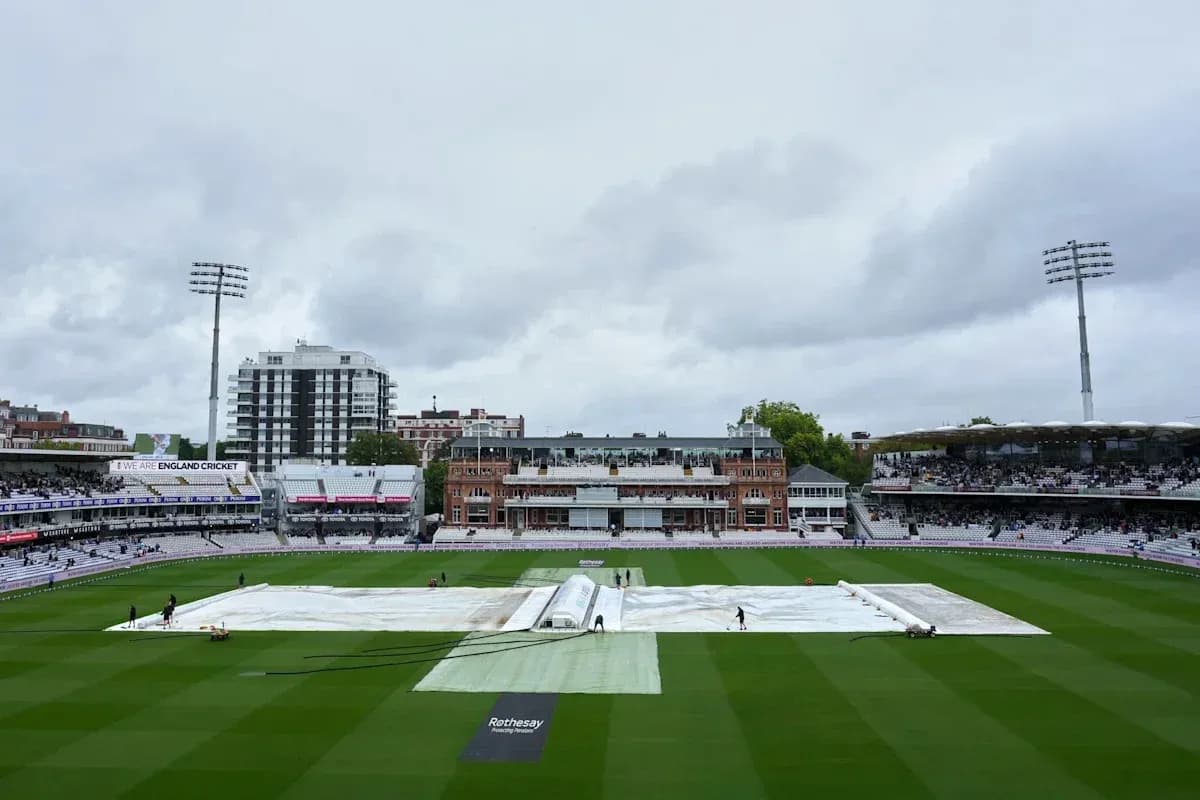 Covering cricket pitch with tarpaulin at Lord's