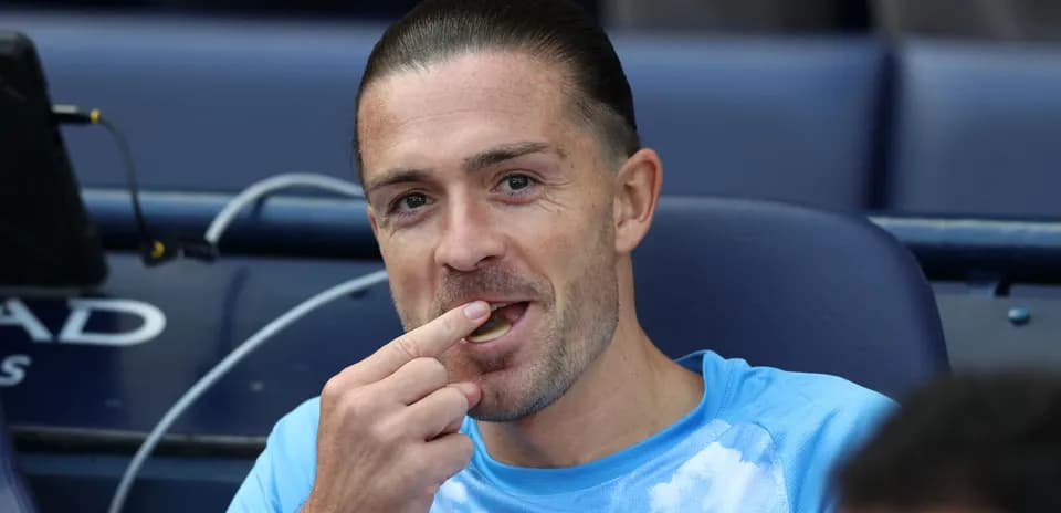 Player eating on the bench during match