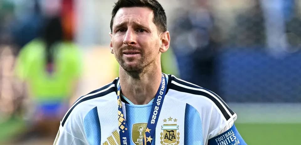 Lionel Messi wearing Argentina jersey with World Cup medal