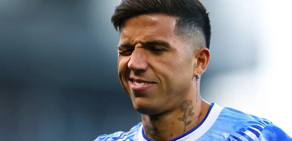Player squinting during warm-up before match