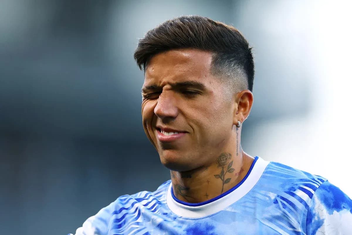 Player squinting during warm-up before match
