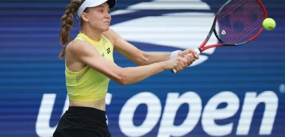 Player hitting a backhand during US Open match