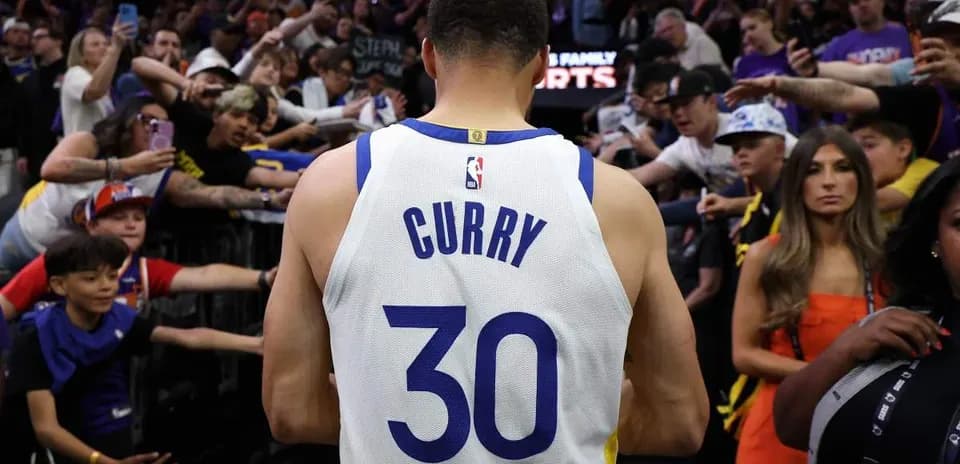Stephen Curry walking towards fans after game