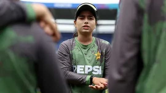 Player speaking to teammates during training session