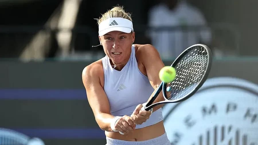 Female tennis player hitting a forehand shot