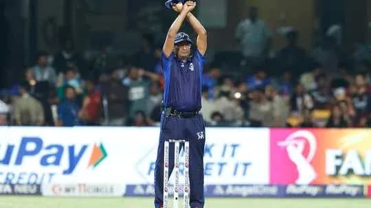 Umpire signaling during a cricket match