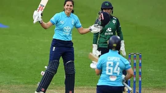 Batswoman celebrating after scoring during match