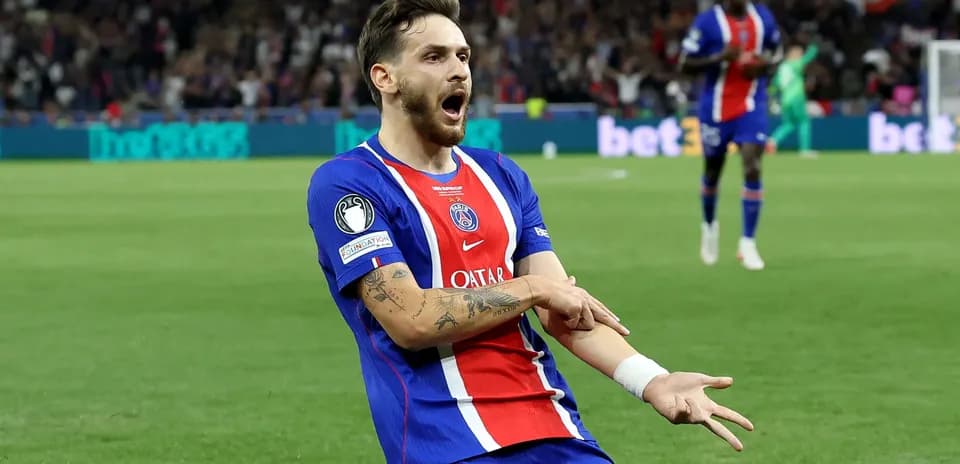 Player celebrating after scoring for PSG