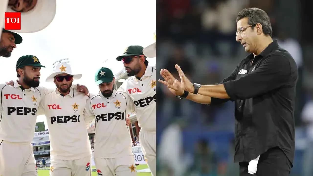 Pakistan cricket team huddled, coach giving instructions Pakistan cricket team huddled, coach giving instructions
