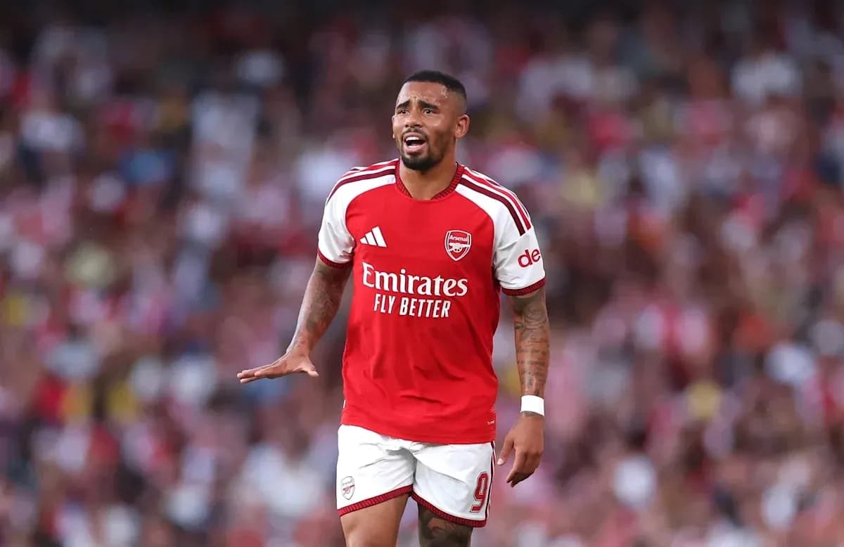 Arsenal player gesturing on the pitch during match Arsenal player gesturing on the pitch during match
