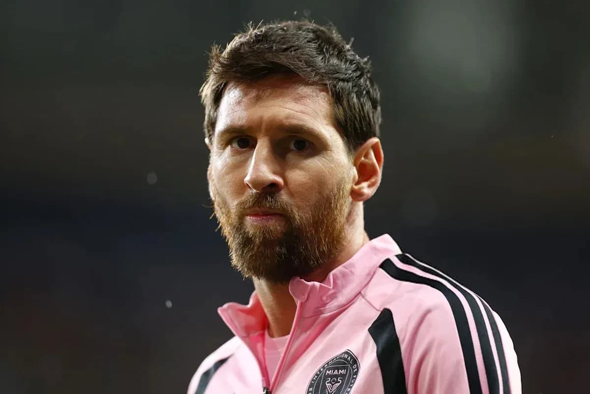 Player in pink jersey during match preparation Player in pink jersey during match preparation