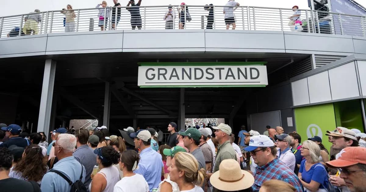 Crowd waiting to enter the grandstand area Crowd waiting to enter the grandstand area